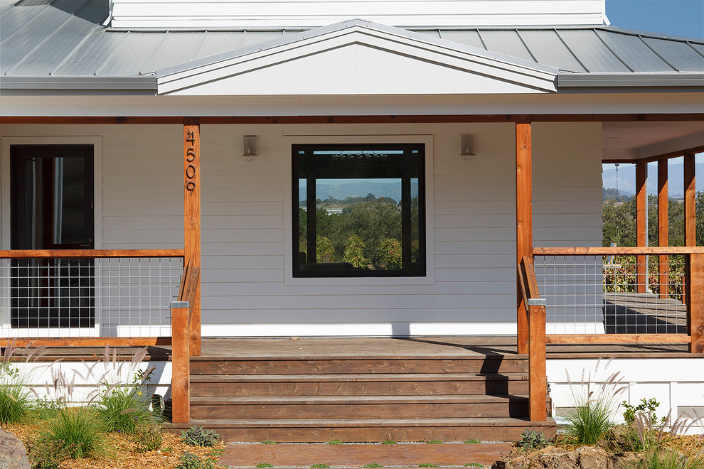 Exemple d'un porche d'entrée de maison avant nature de taille moyenne avec une extension de toiture.
