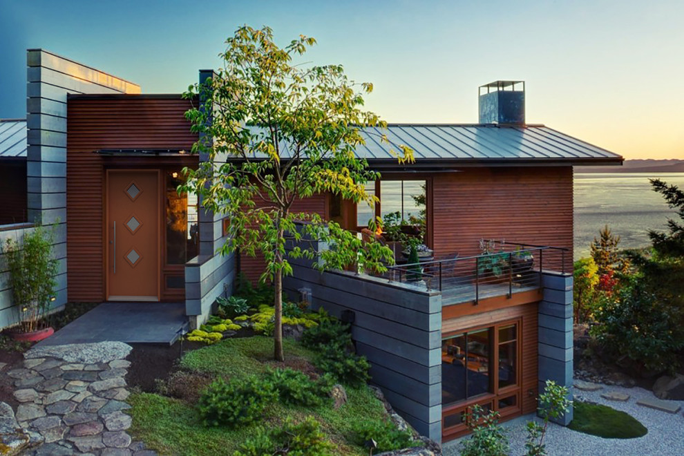Foto de terraza minimalista de tamaño medio en patio delantero con losas de hormigón