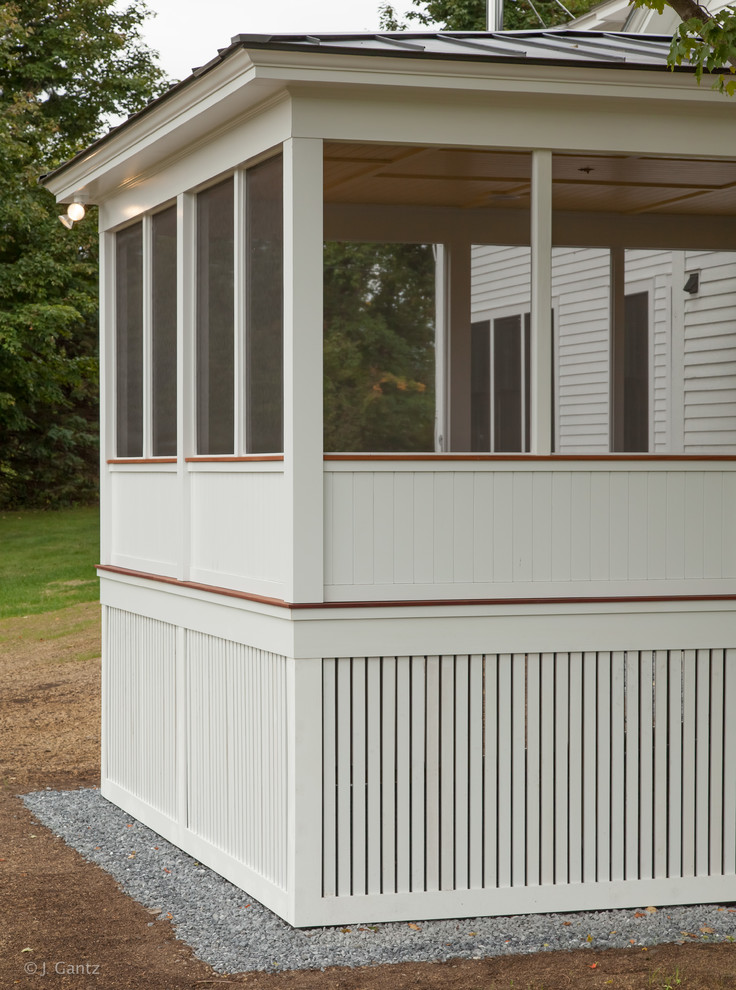 Inspiration for a contemporary porch remodel in Burlington
