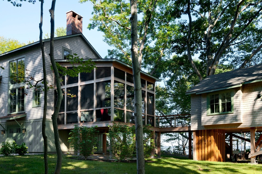 Cette image montre un porche d'entrée de maison marin avec une extension de toiture et tous types de couvertures.