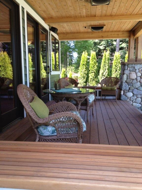 Design ideas for a classic veranda in Seattle.
