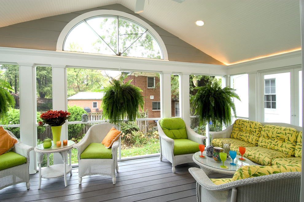 Inspiration for a timeless back porch remodel in DC Metro with decking and a roof extension
