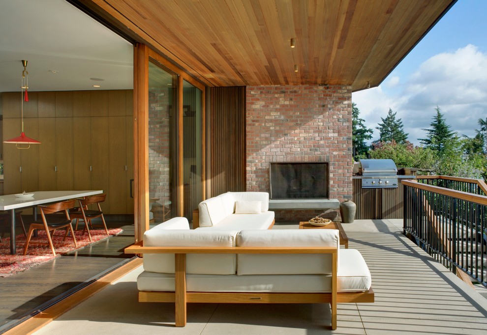Design ideas for a contemporary veranda in Seattle.