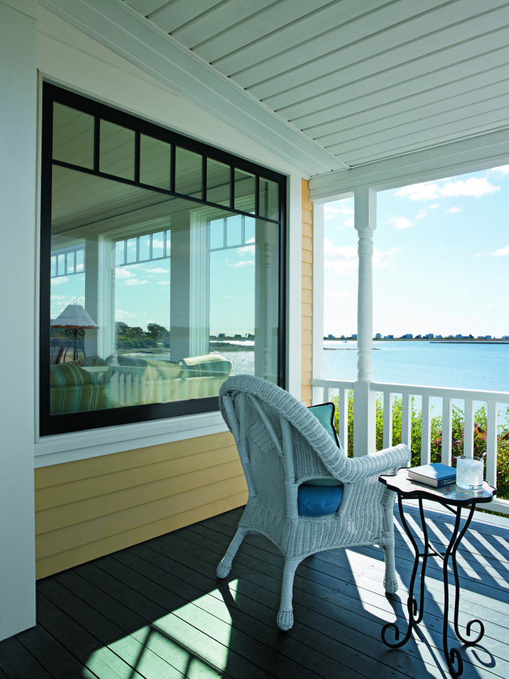 Inspiration pour un porche d'entrée de maison avant design de taille moyenne avec une terrasse en bois et un auvent.