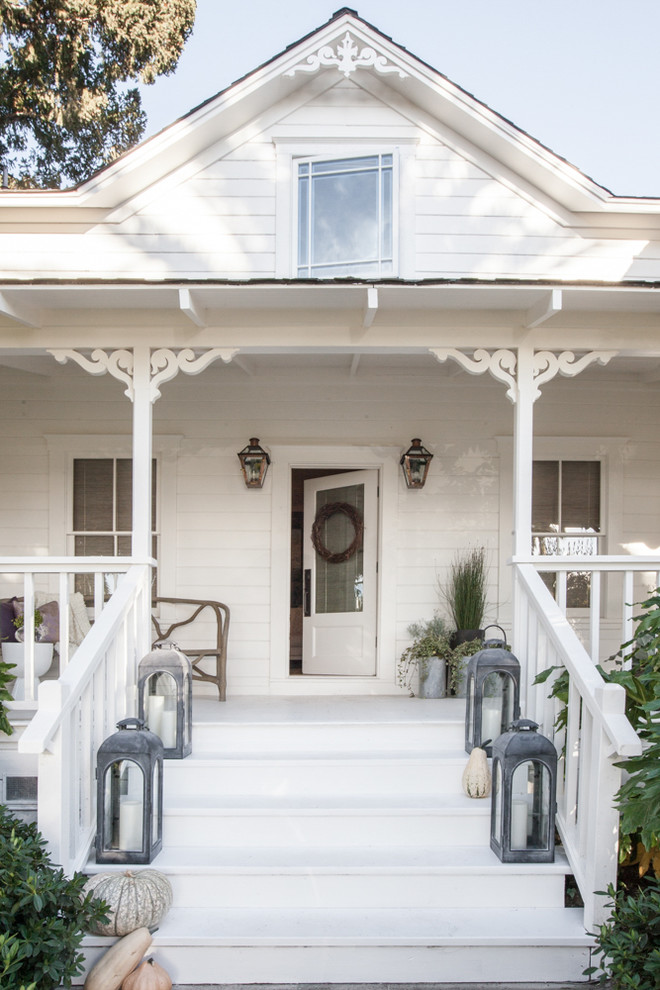 Inspiration for a mid-sized country concrete side porch remodel in San Francisco with a roof extension