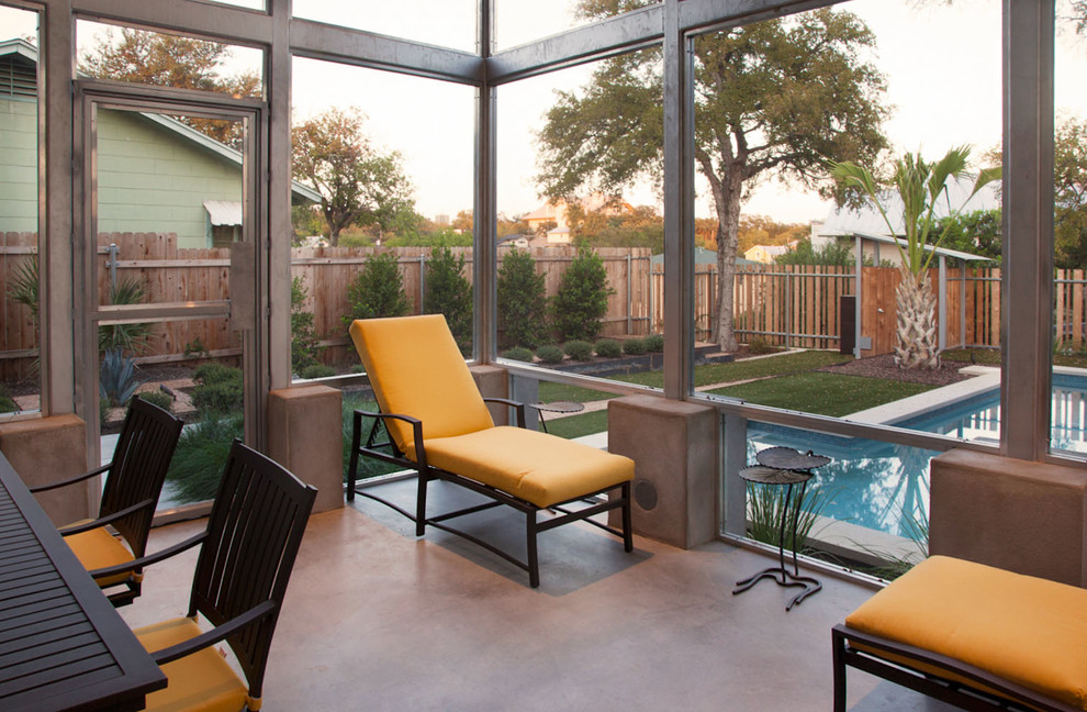 Photo of a modern veranda in Austin.