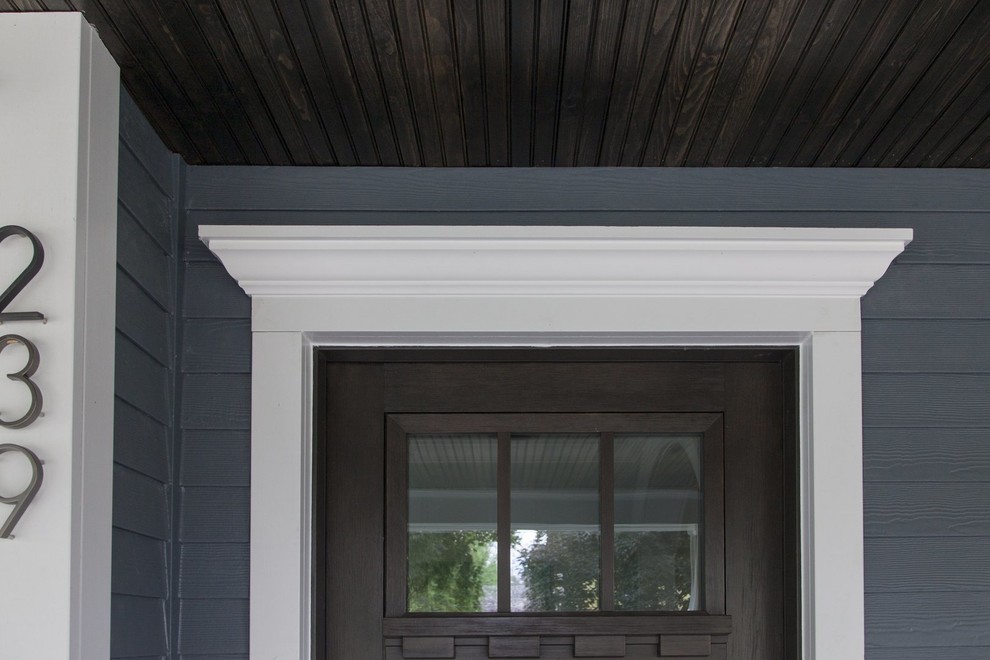 Wow! New front door with crown molding! Traditional Porch Chicago