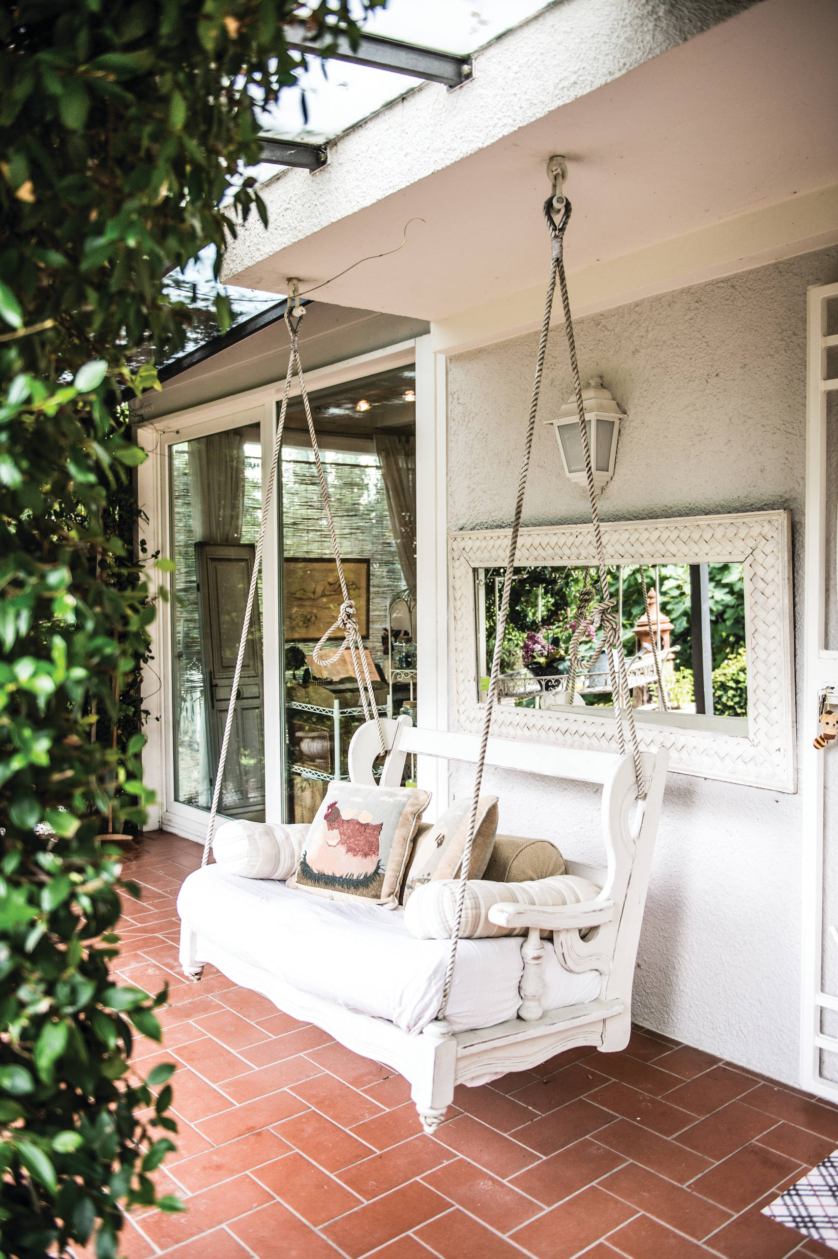 Shabby Chic Decorating Ideas for Porches and Gardens