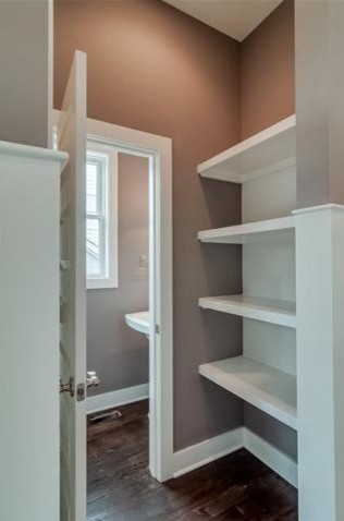 Example of a powder room design in Nashville