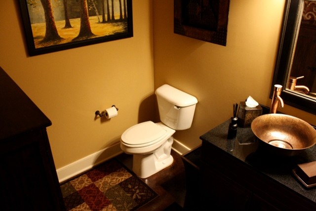 Immagine di un bagno di servizio tradizionale