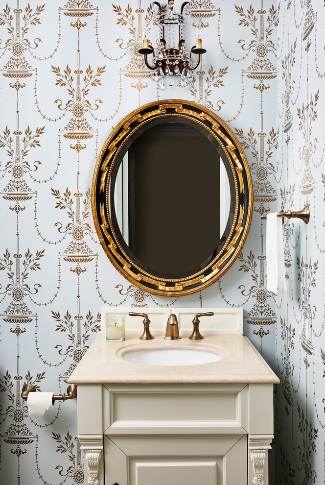 Klassische Gästetoilette mit profilierten Schrankfronten, beigen Schränken, bunten Wänden, Unterbauwaschbecken und beiger Waschtischplatte in Washington, D.C.