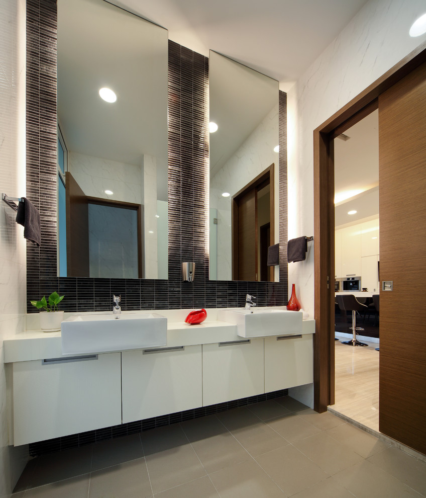 Design ideas for a contemporary cloakroom in Singapore.