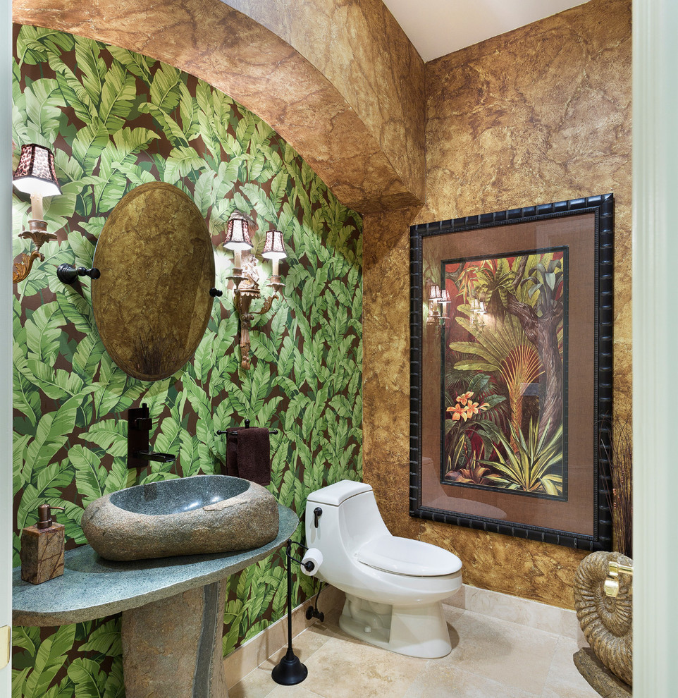 Exemple d'un WC et toilettes exotique de taille moyenne avec WC à poser, un mur marron, une vasque, un sol beige, un plan de toilette gris et un sol en marbre.