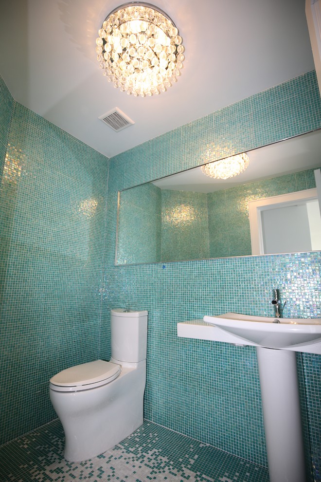 This is an example of a contemporary cloakroom in New York.
