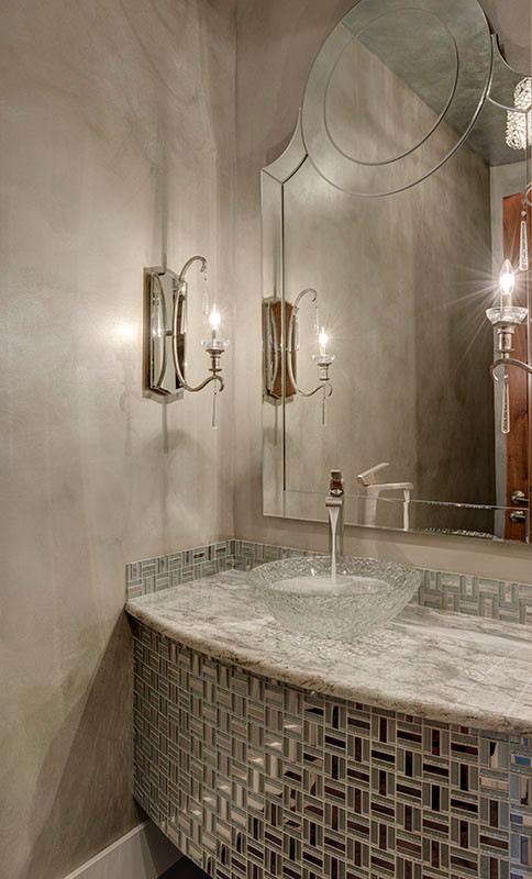 Mittelgroße Klassische Gästetoilette mit grauer Wandfarbe, Aufsatzwaschbecken und Granit-Waschbecken/Waschtisch in Kansas City