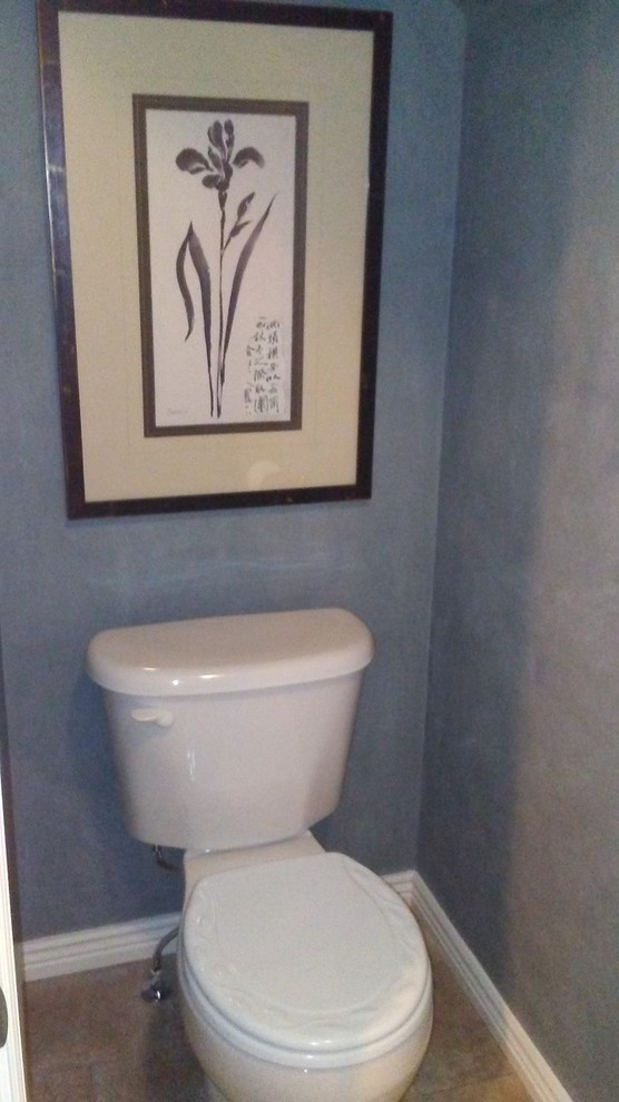 Example of a powder room design in Boise
