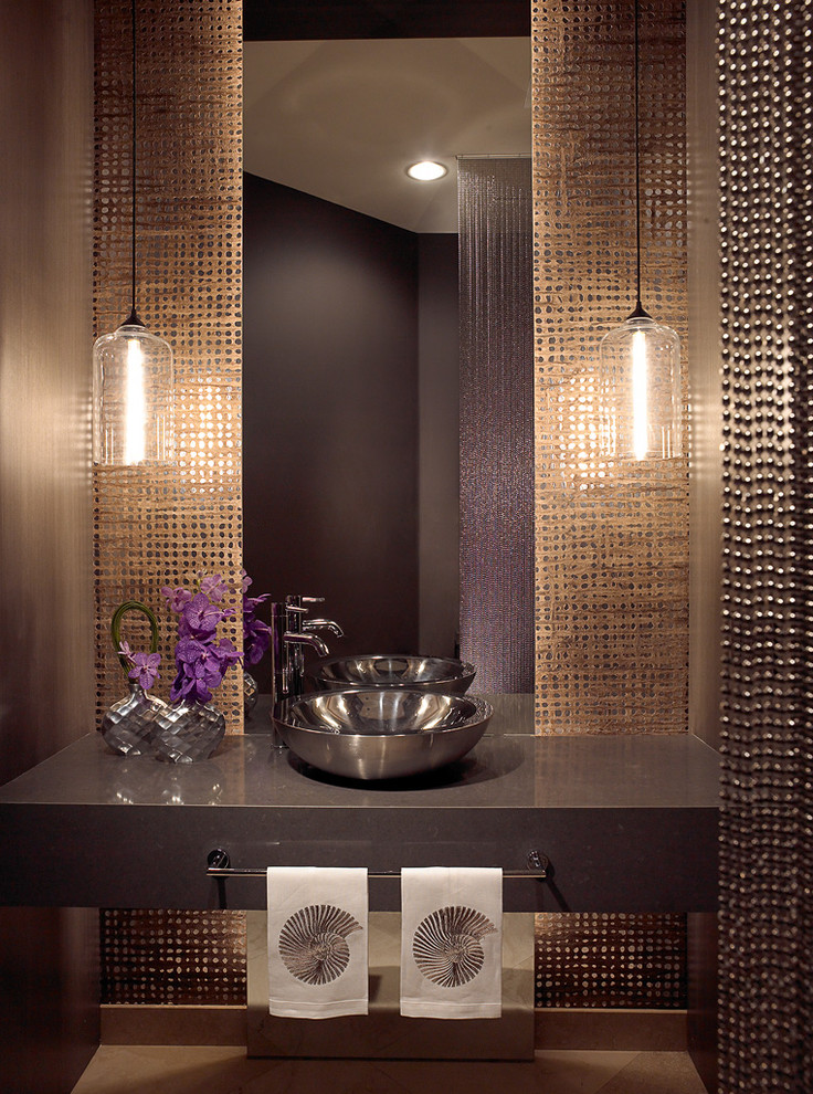Moderne Gästetoilette mit grauer Waschtischplatte in Miami