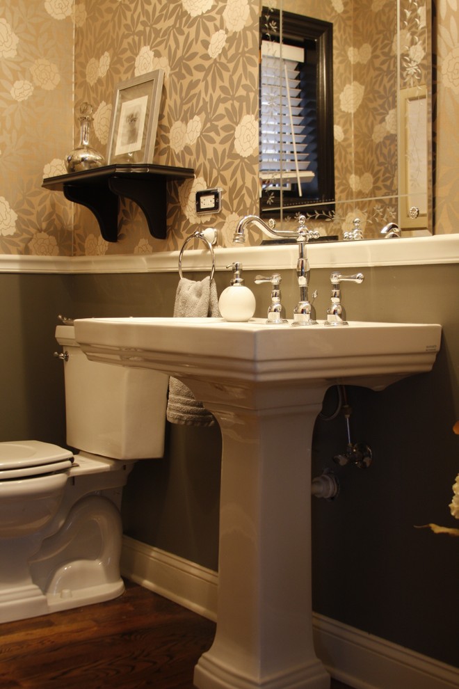 Example of an eclectic powder room design in Chicago
