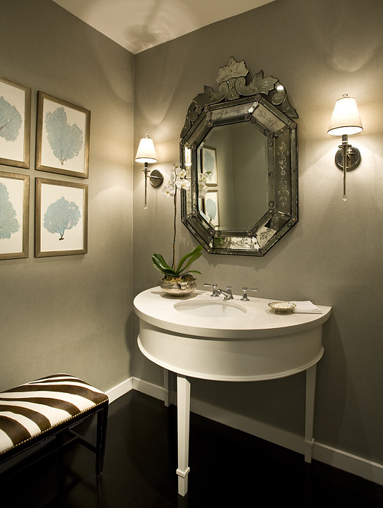 This is an example of a modern cloakroom in Miami.
