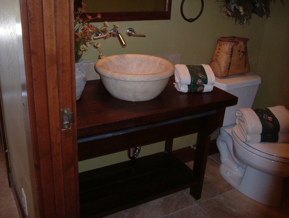 Foto di un bagno di servizio rustico