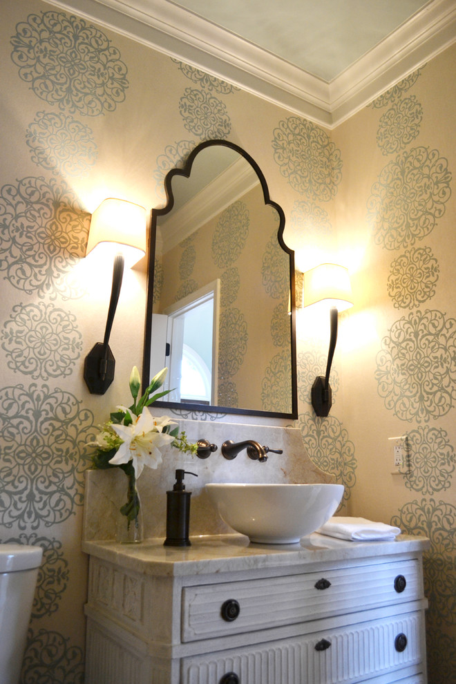 Klassische Gästetoilette mit weißer Waschtischplatte in Atlanta