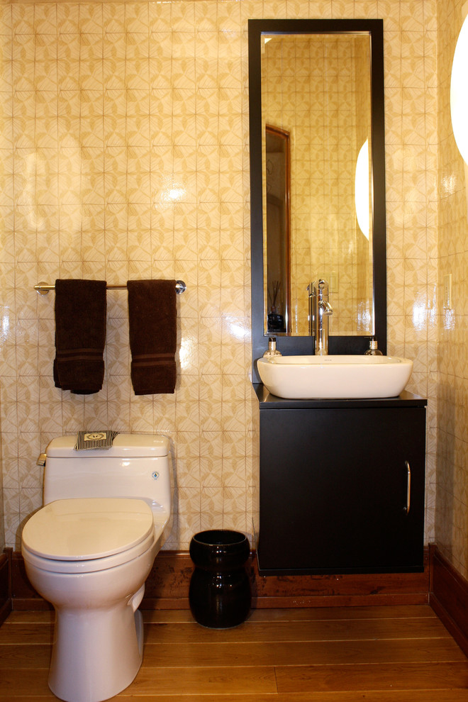 デンバーにあるトラディショナルスタイルのおしゃれなトイレ・洗面所の写真