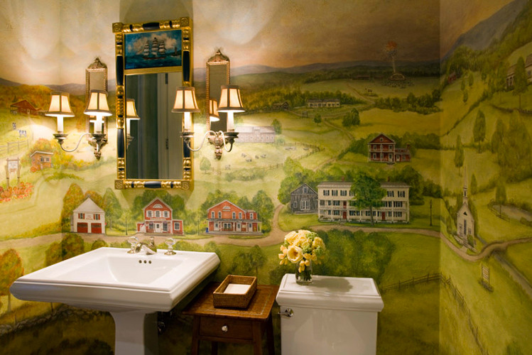 Свежая идея для дизайна: туалет среднего размера в классическом стиле с разноцветными стенами и раковиной с пьедесталом - отличное фото интерьера