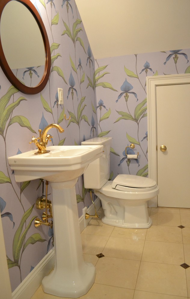ボストンにあるエクレクティックスタイルのおしゃれなトイレ・洗面所の写真