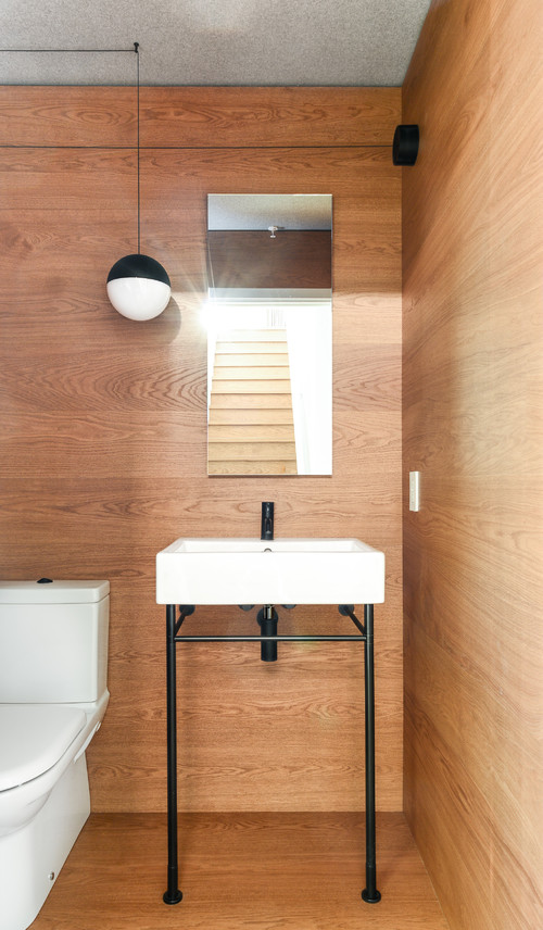 Scandinavian Simplicity: Very Small Bathroom Concepts with Wooden Walls and Floors