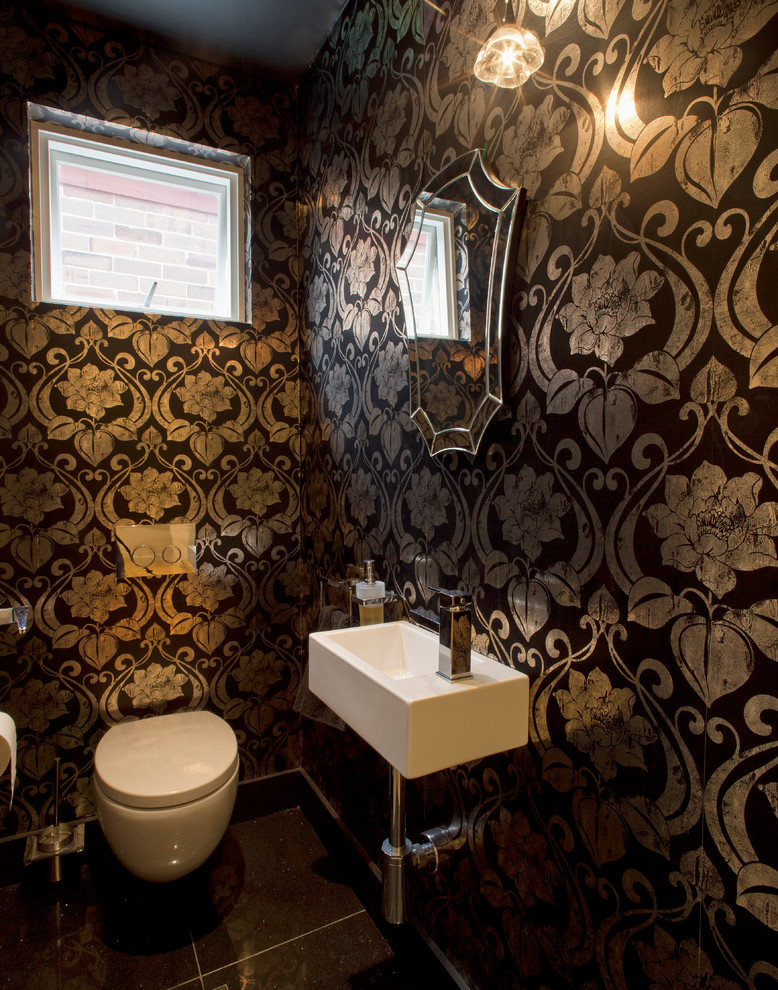На фото: туалет в современном стиле с подвесной раковиной, инсталляцией и разноцветными стенами с