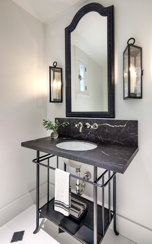 サンタバーバラにあるカントリー風のおしゃれなトイレ・洗面所 (アンダーカウンター洗面器、磁器タイルの床、白い壁、グレーの洗面カウンター) の写真