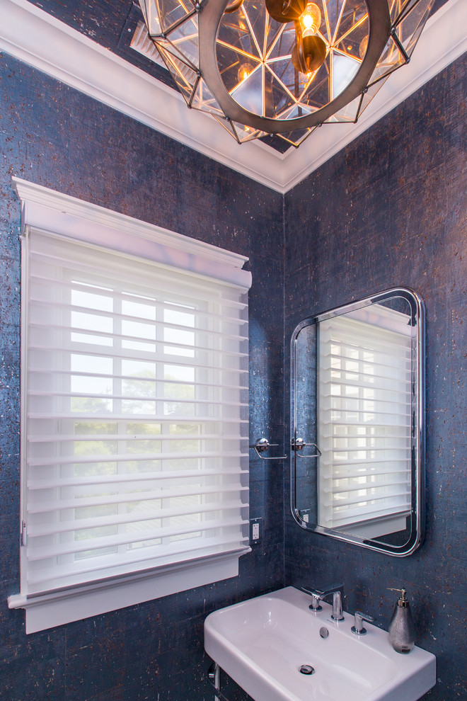 Mittelgroße Moderne Gästetoilette mit Wandtoilette mit Spülkasten, blauer Wandfarbe, Porzellan-Bodenfliesen, Waschtischkonsole und Mineralwerkstoff-Waschtisch in Philadelphia