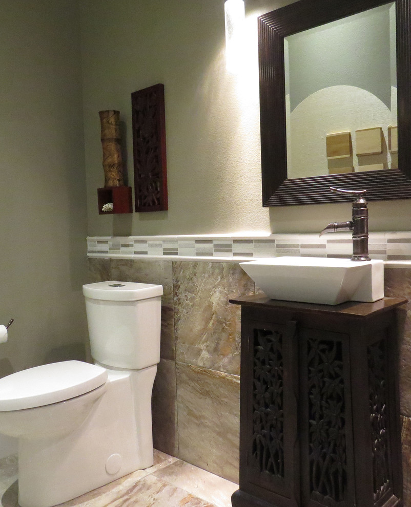 This is an example of a modern cloakroom in Dallas.