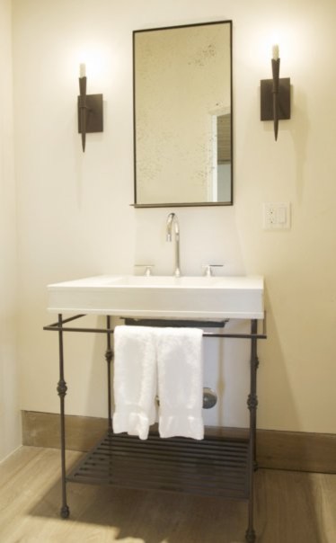 Design ideas for a contemporary cloakroom in Orange County.