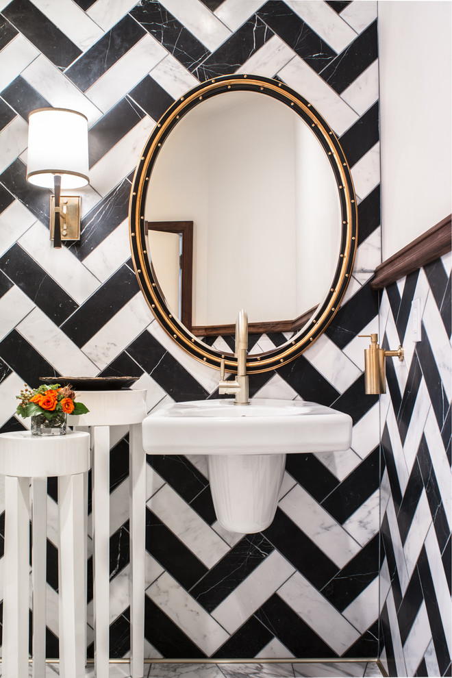 Mittelgroße Stilmix Gästetoilette mit Marmorboden, Wandwaschbecken, Marmorfliesen und schwarz-weißen Fliesen in San Francisco