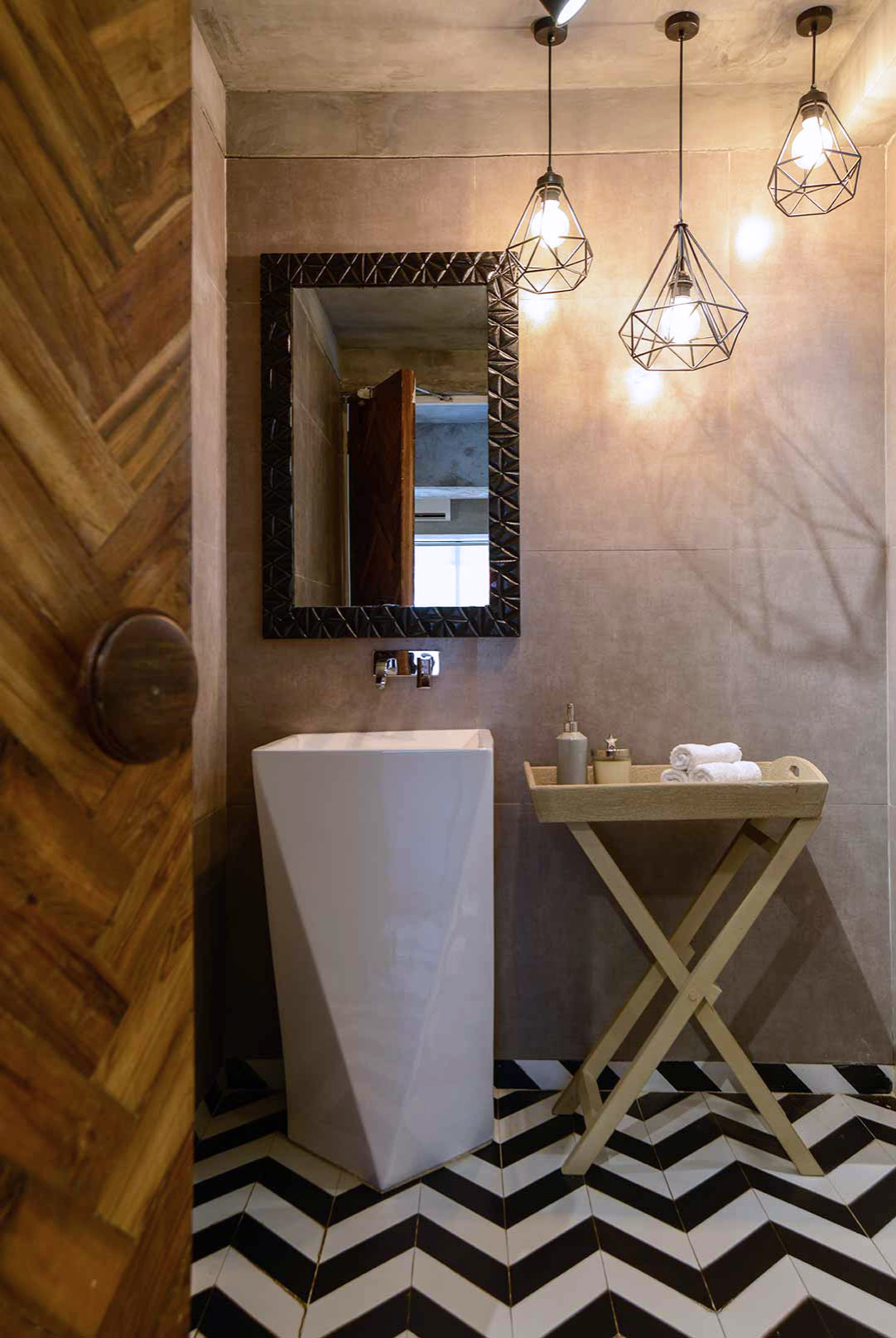 インダストリアルスタイルのおしゃれなトイレ・洗面所の画像 75選
