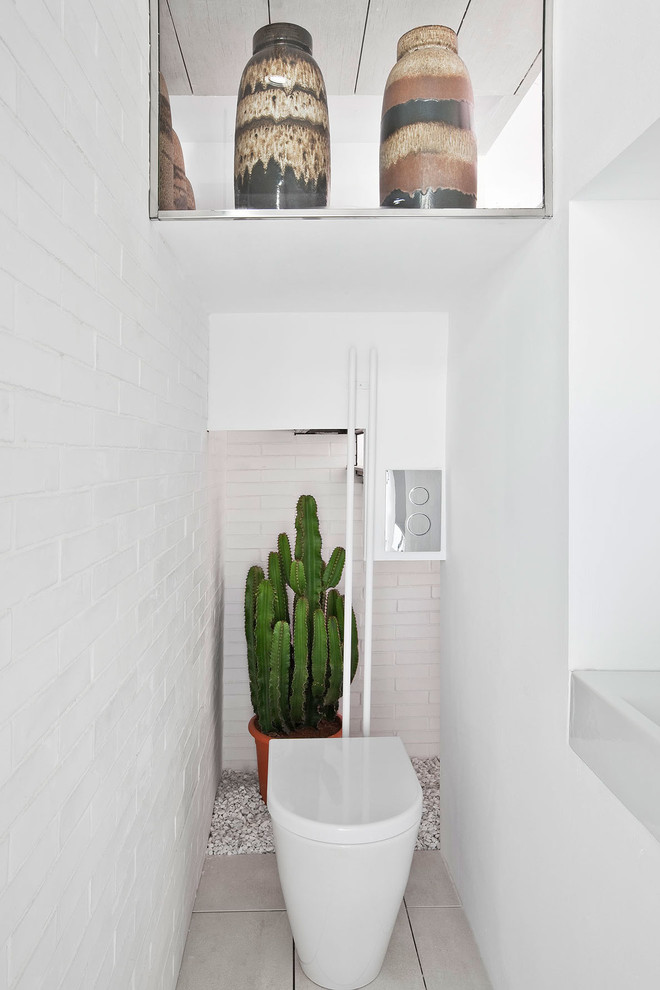 Ispirazione per un piccolo bagno di servizio contemporaneo con WC monopezzo, pareti bianche e pavimento con piastrelle in ceramica