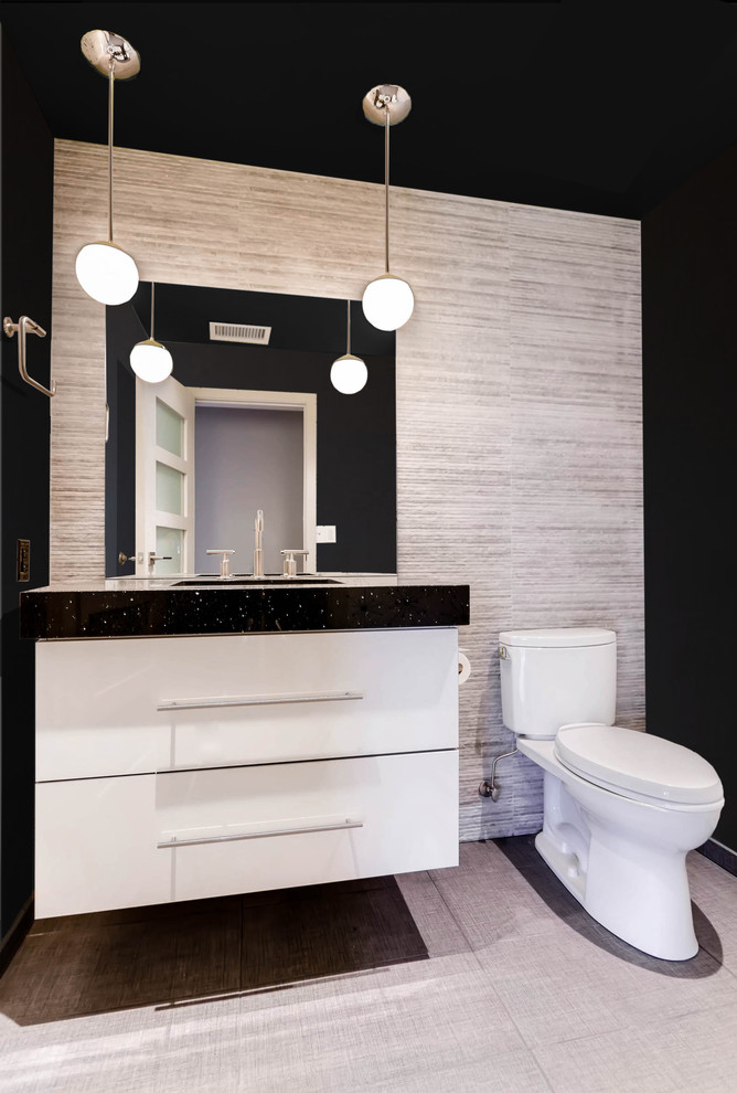Exempel på ett mellanstort modernt toalett, med släta luckor, vita skåp, svarta väggar, klinkergolv i keramik, ett undermonterad handfat, bänkskiva i kvarts och grått golv