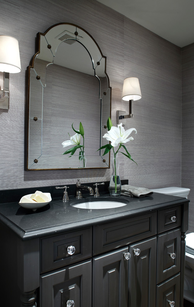 Design ideas for a contemporary cloakroom in Chicago.