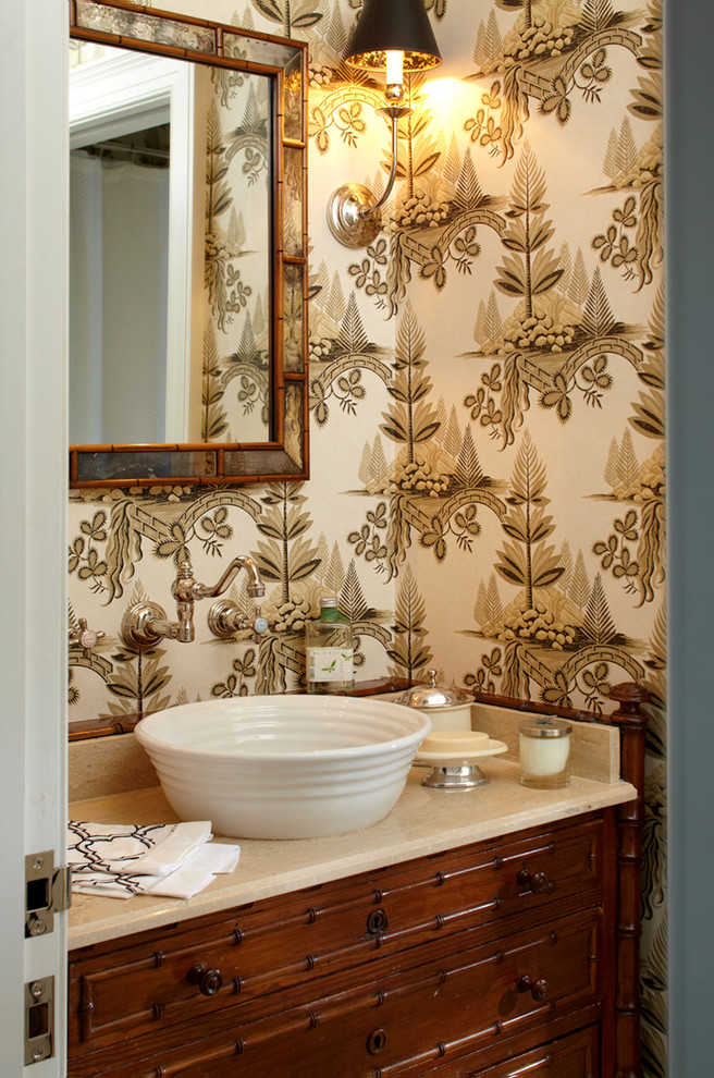 Idéer för mellanstora vintage beige toaletter, med möbel-liknande, ett fristående handfat, skåp i mörkt trä, bänkskiva i kalksten och beige väggar