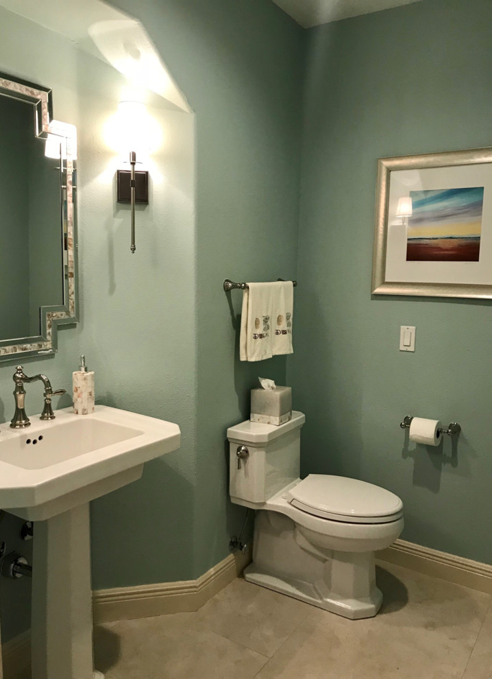 Esempio di un bagno di servizio design di medie dimensioni con pareti verdi, pavimento con piastrelle in ceramica, lavabo a colonna e pavimento beige