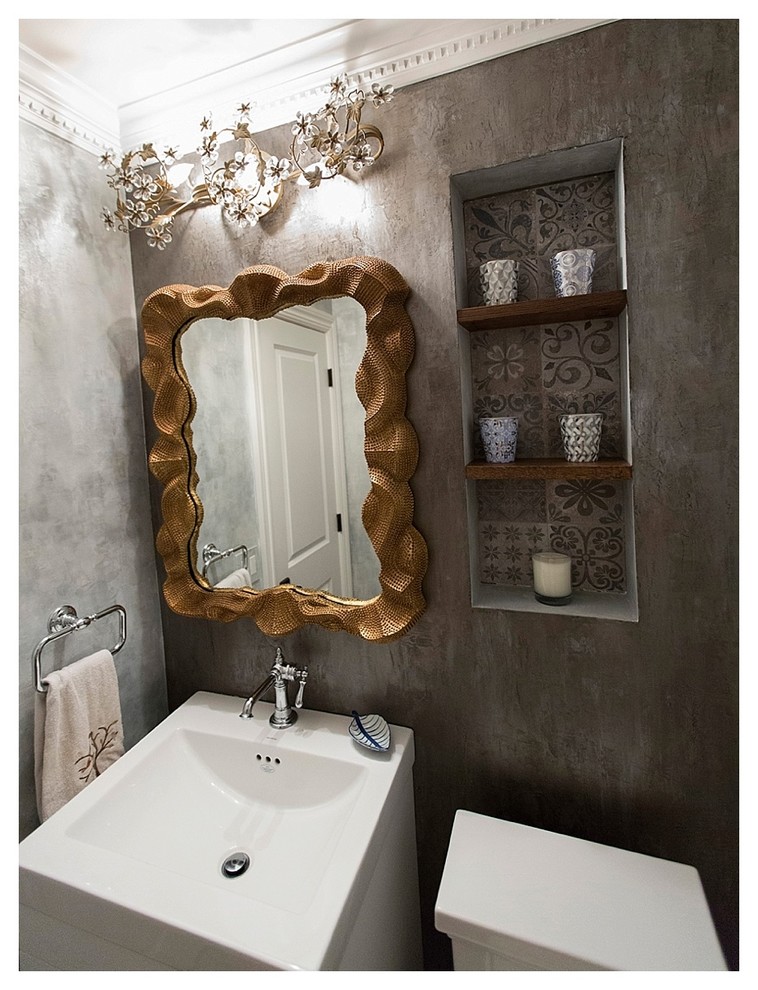 Mittelgroße Klassische Gästetoilette mit Toilette mit Aufsatzspülkasten, grauer Wandfarbe, Porzellan-Bodenfliesen, Einbauwaschbecken, grauen Fliesen und Zementfliesen in New York