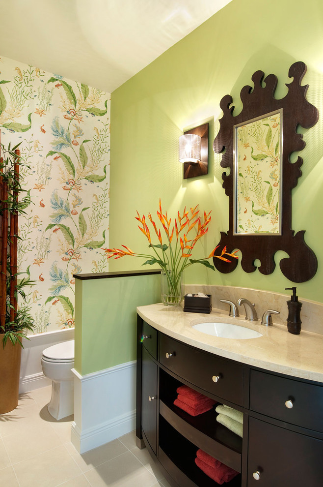 На фото: туалет среднего размера в морском стиле с плоскими фасадами, темными деревянными фасадами, врезной раковиной, серой плиткой, унитазом-моноблоком, зелеными стенами и бежевым полом с