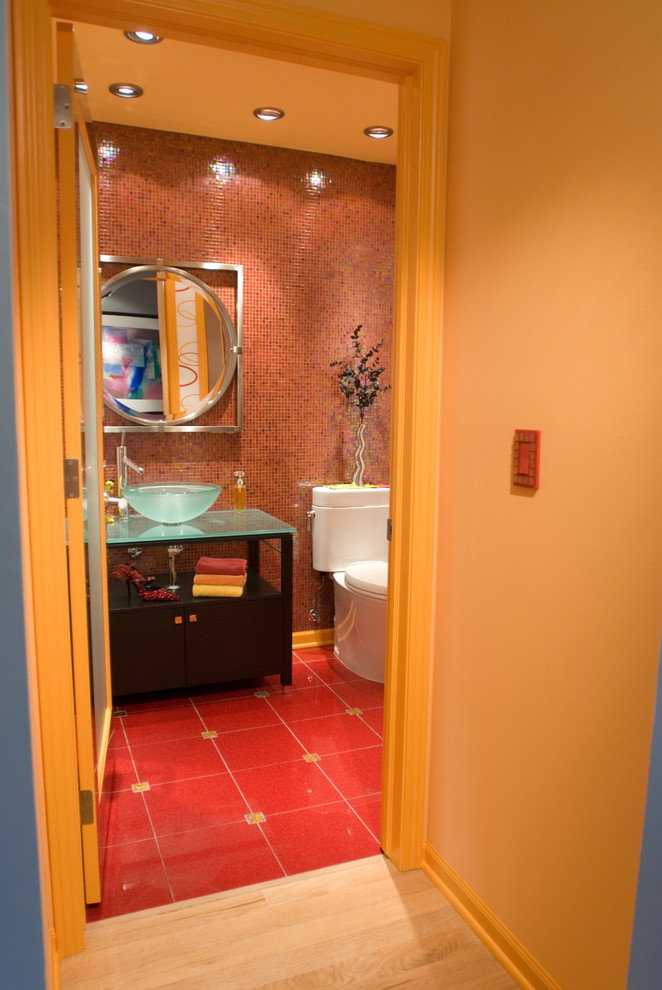 Photo of a contemporary cloakroom in Milwaukee.
