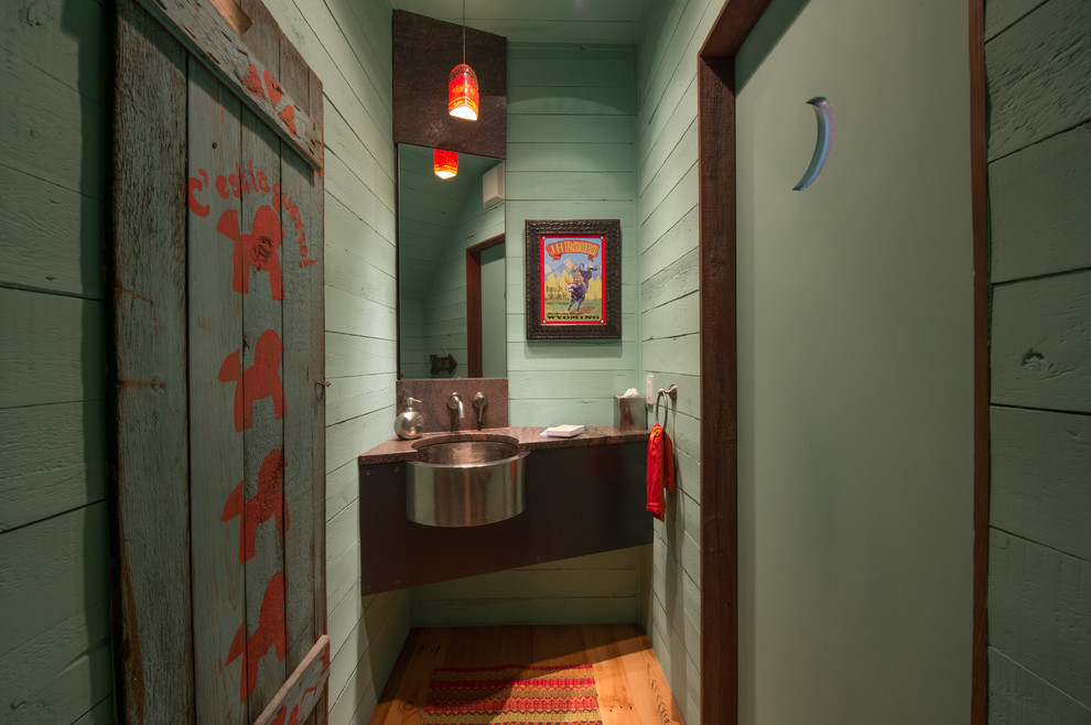 На фото: туалет в современном стиле с врезной раковиной