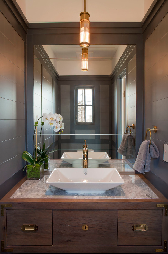 Immagine di un bagno di servizio stile marinaro con lavabo a bacinella