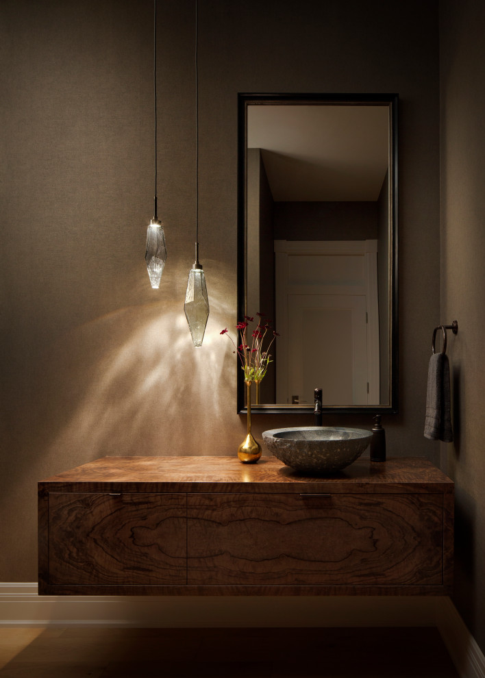 Idee per un bagno di servizio design di medie dimensioni con ante lisce, ante in legno scuro e lavabo a bacinella
