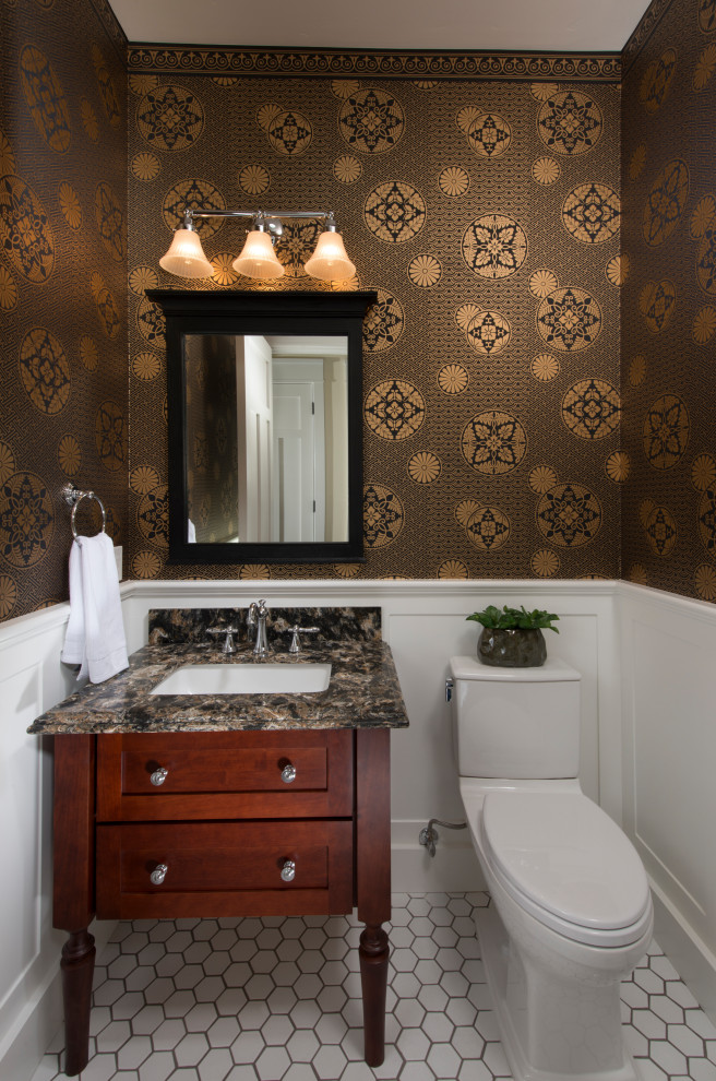 Klassische Gästetoilette mit verzierten Schränken, dunklen Holzschränken, brauner Wandfarbe, Mosaik-Bodenfliesen, Unterbauwaschbecken, weißem Boden und brauner Waschtischplatte in San Francisco