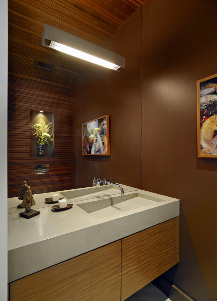 На фото: туалет в современном стиле с монолитной раковиной с