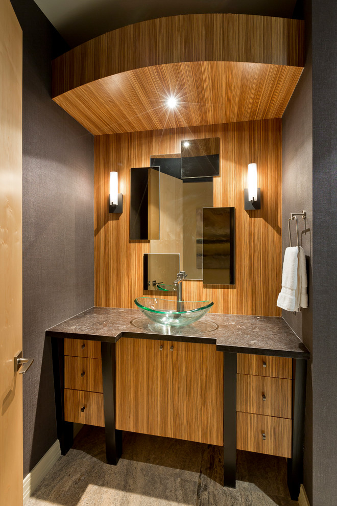 Idee per un bagno di servizio contemporaneo di medie dimensioni con lavabo a bacinella, consolle stile comò, ante in legno scuro, top in granito e pavimento in marmo